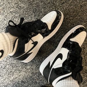 Jordan 1 mids